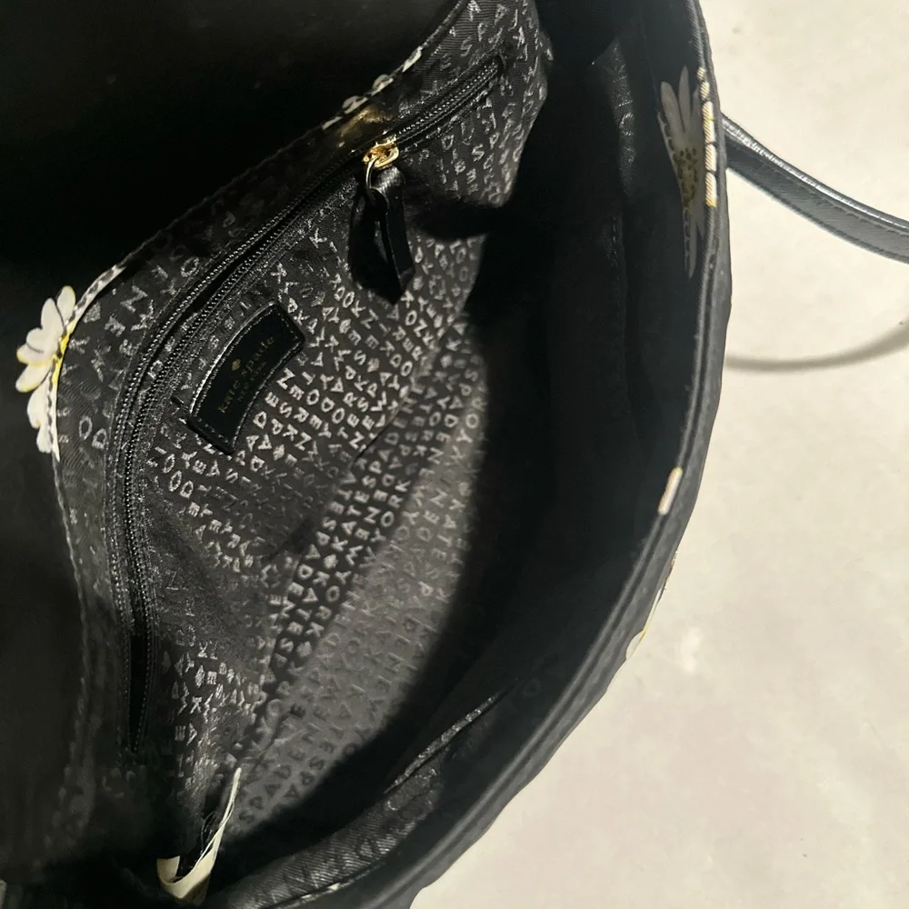 Kate Spade Miri Blake Avenue Falling Daisy Handbag/Crossbody
In Mint Condition - Picture 5 of 5